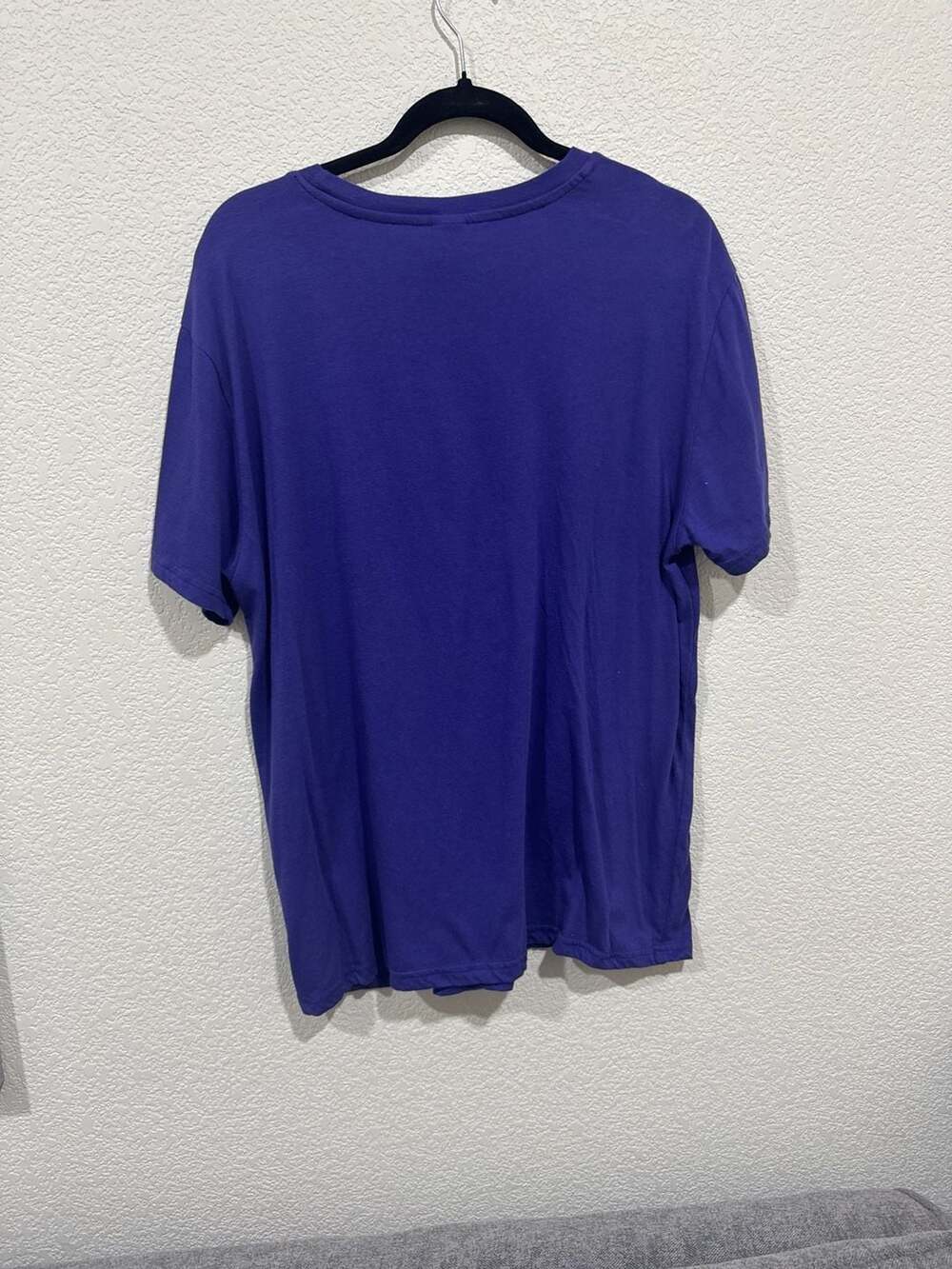 Stranger Things Dustin Henderson 'Byte Off' Purple Graphic T-Shirt Adult Size L - Picture 8 of 9